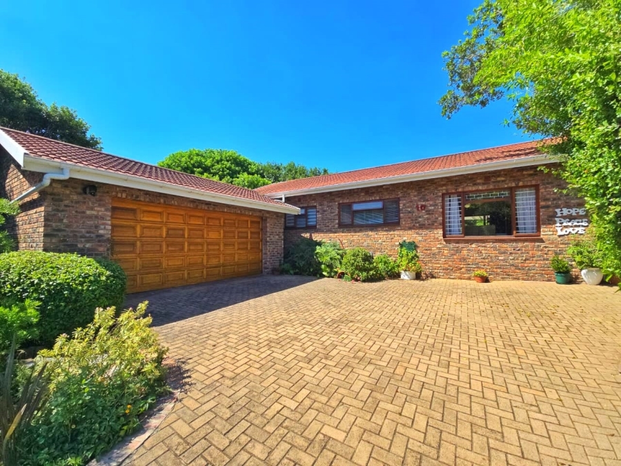 5 Bedroom Property for Sale in Kingfisher Creek Western Cape